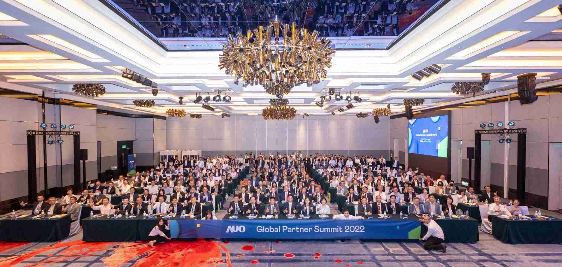 友達推動「安心、、創新、、、用心、、、同心、、盡心」五星職旅，，，，為菲籍員工打造全方位照護，，，，首度贏得「人權實踐與發展領袖獎」殊榮