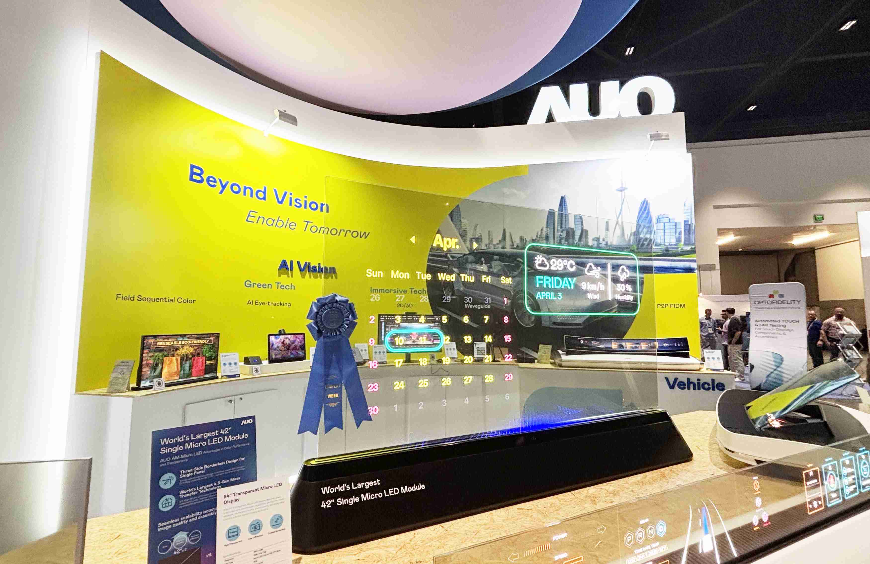 william威廉中文官网64吋透明Micro LED显示器获〝最佳Micro LED技术应用奖〞，，，其绝妙的透明穿透特性，，，，同时具备1,000 nits的高亮度表现，，并透过精细的无缝拼接延伸，，，可依需求灵活应用于多元场域，，，，展现出Micro LED显示技术划时空的无限潜力